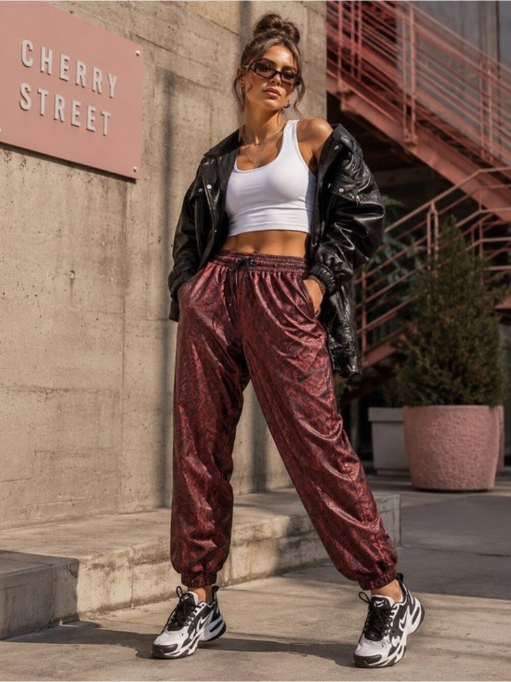 Nike Women’s Size Small Burgundy Snakeskin Print Jogger Pants Y2K Streetwear - Picture 8 of 8